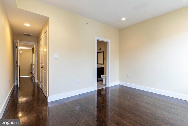 Building Photo - 838 N 15th St