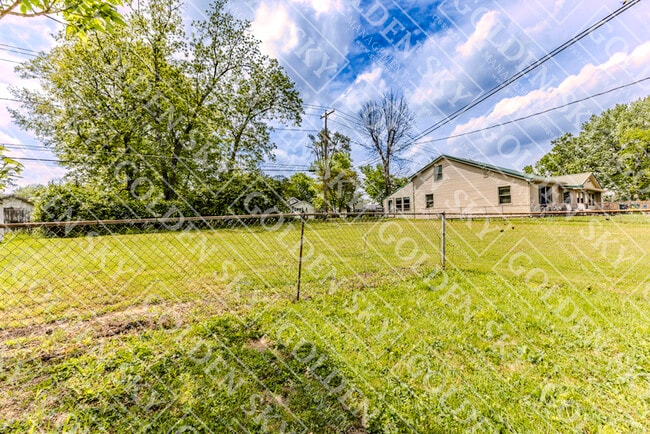 Building Photo - 2501 N Buckles St