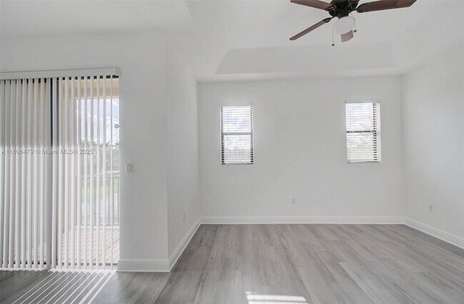 Building Photo - 639 NE 33rd Terrace