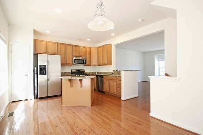 Building Photo - Pet-Friendly Pavilions at Pantops Townhome