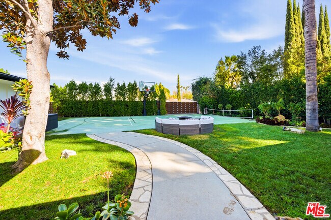 Building Photo - 22428 Victory Blvd