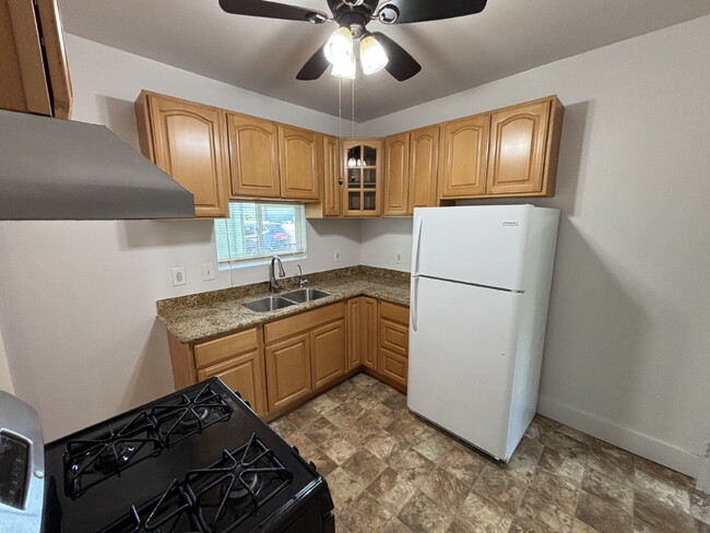 Building Photo - "Charming 1-Bedroom Sanctuary with Granite...