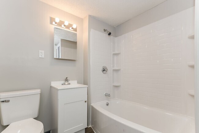 Building Photo - Nice 2 Bed 1 Bath Single Family Home!