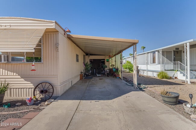 Building Photo - 2650 W Union Hills Dr
