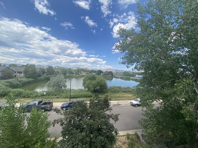 Building Photo - Beautiful Top Floor Condo with Great Views!