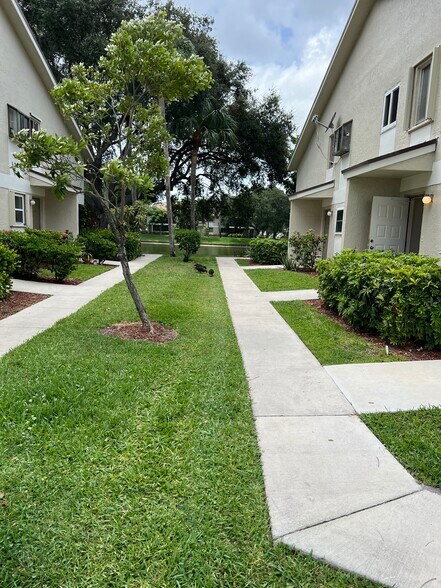 Building Photo - 111 Gardens Dr