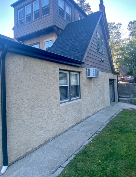 Building Photo - 28 Kenilworth Rd