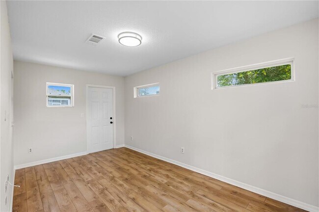 Building Photo - 2260 Mistleto Ln