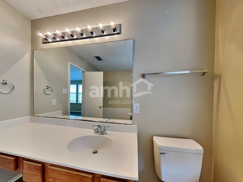 Building Photo - 517 Pinto Ln