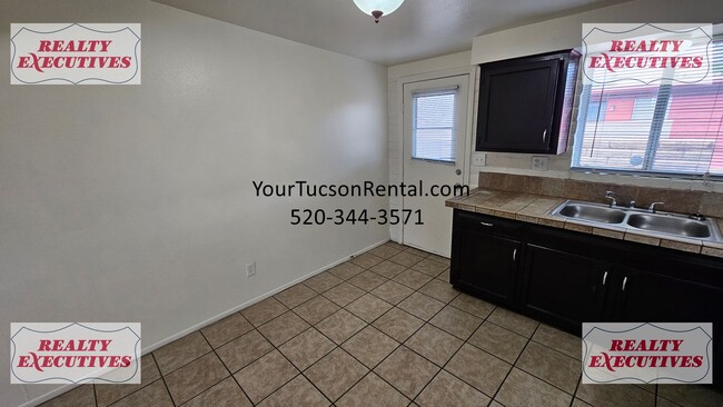 Building Photo - Country Club & Fort Lowell area - 2 Beds 1 bath with AC