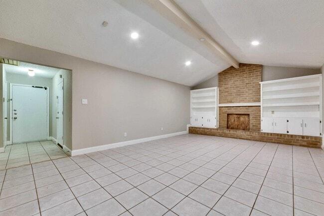 Building Photo - 10307 Rutland Village E