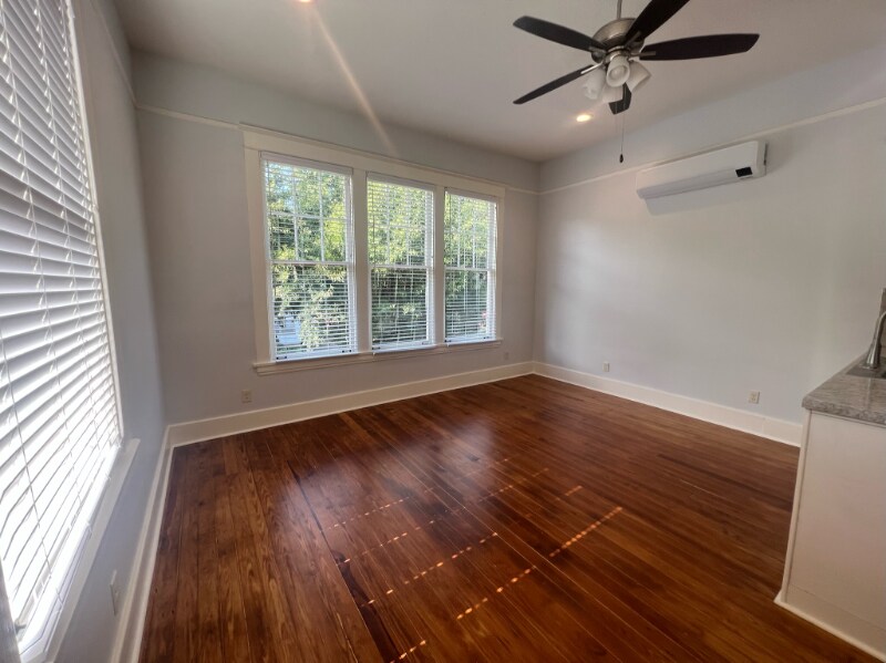 Building Photo - 514 E 8th St