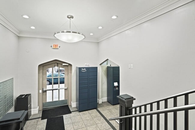 Building Photo - Bright Two-Bedroom in Columbia Heights | Pet frienldy!