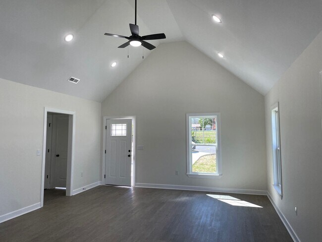 Building Photo - 922 Culbreth Ave