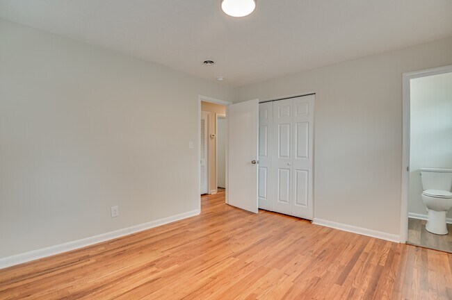 Building Photo - 1406 Ridgewood Dr