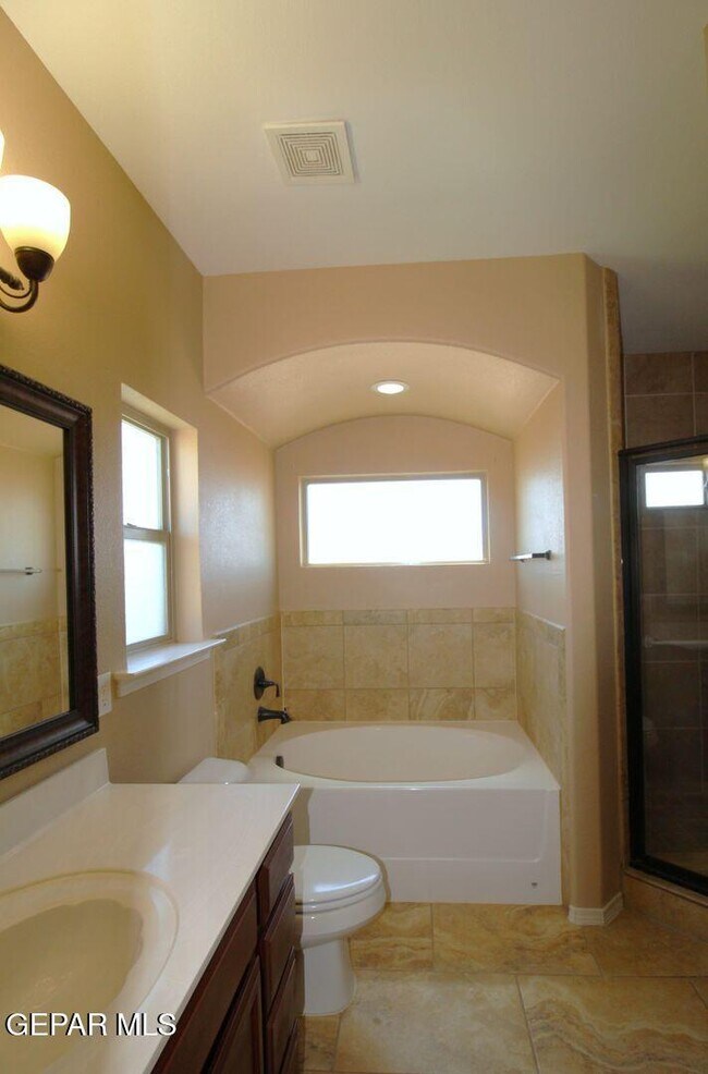 Building Photo - 3900 Loma Cortez Dr