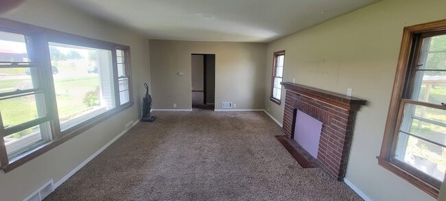 Building Photo - 3 bedroom 1 bath ranch