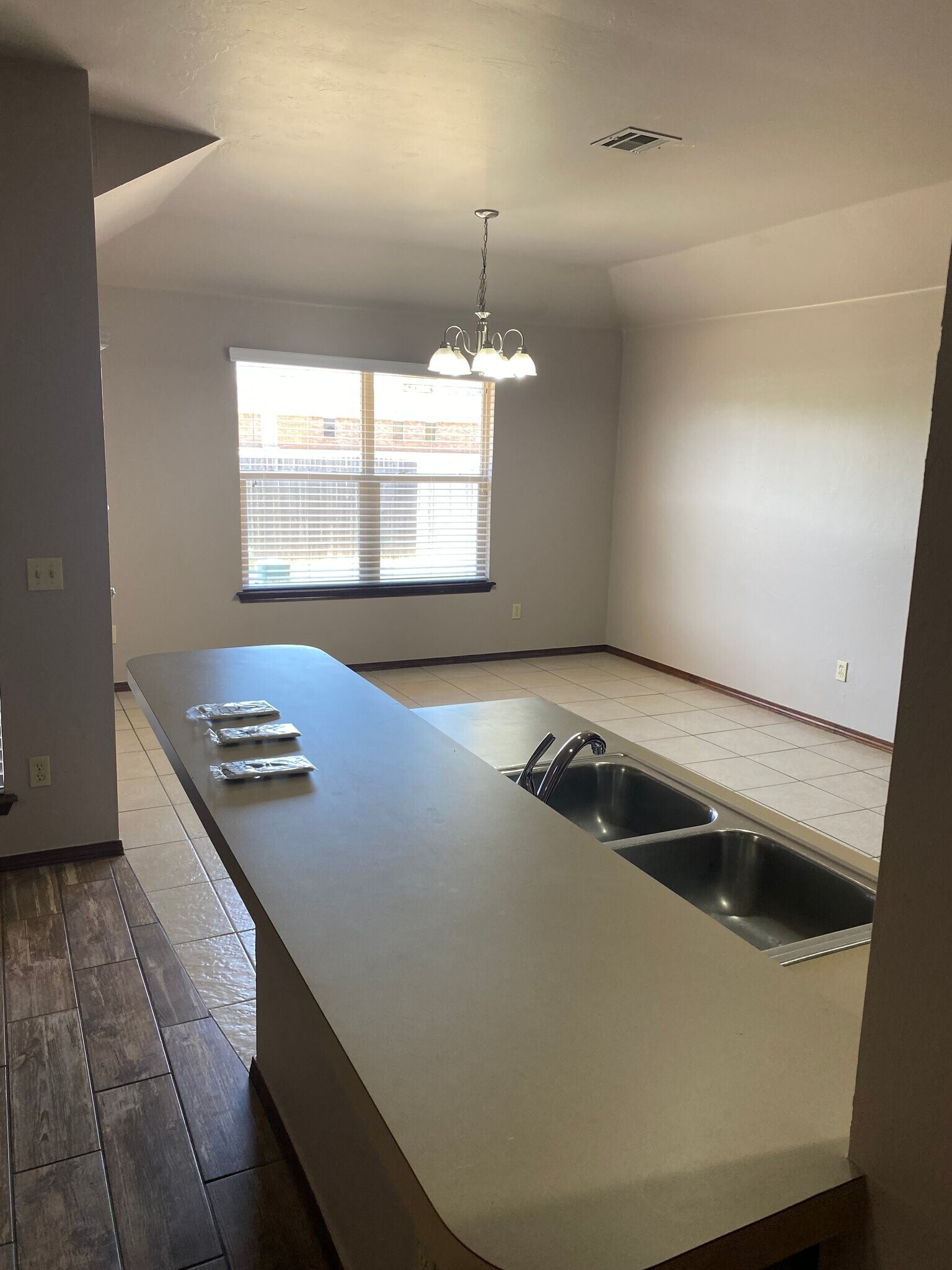 Building Photo - 113 N Shannon Way