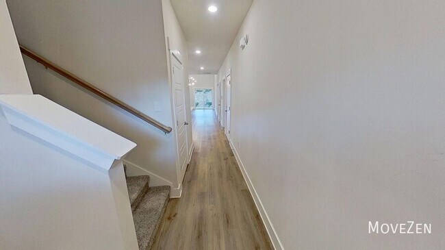 Building Photo - 132 Bromes Wy