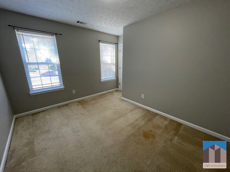 Building Photo - 2345 Delfern Dr