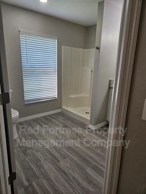 Building Photo - 410 SW 40th Terrace