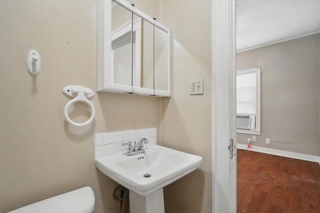 Building Photo - 642 Beech St