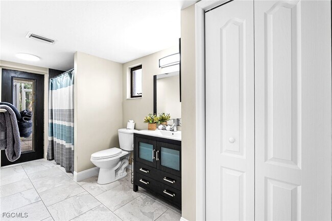 Building Photo - 2328 SE 27th St