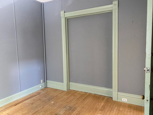 Building Photo - In the Heart of Dinkytown - Amazing 6 bedroom Victorian Rental Home,  Fall 2026!