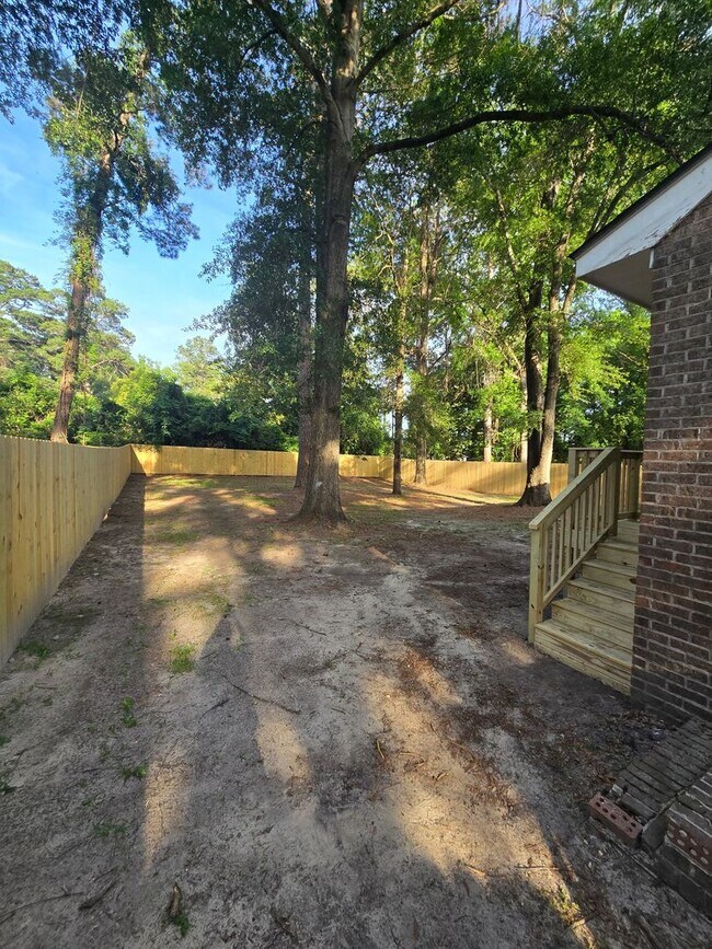 Building Photo - Renovated Home 3 bedroom 1.5 bath with new...