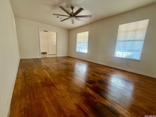 Building Photo - 115 Encino Grande St