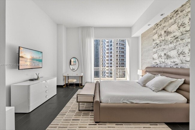 Building Photo - 900 Brickell Key Blvd