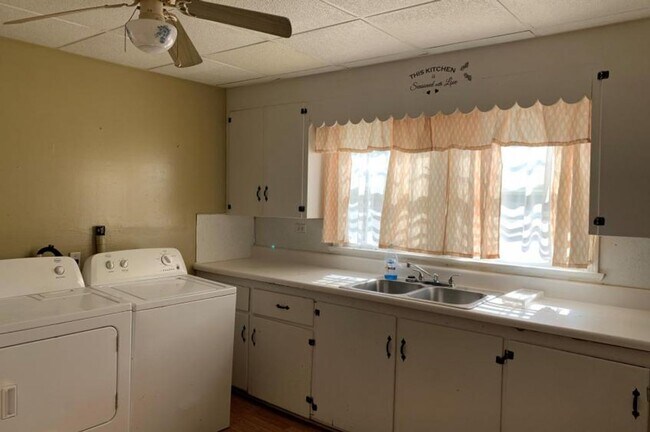 Building Photo - 2 Bedroom House Near University of Lynchburg