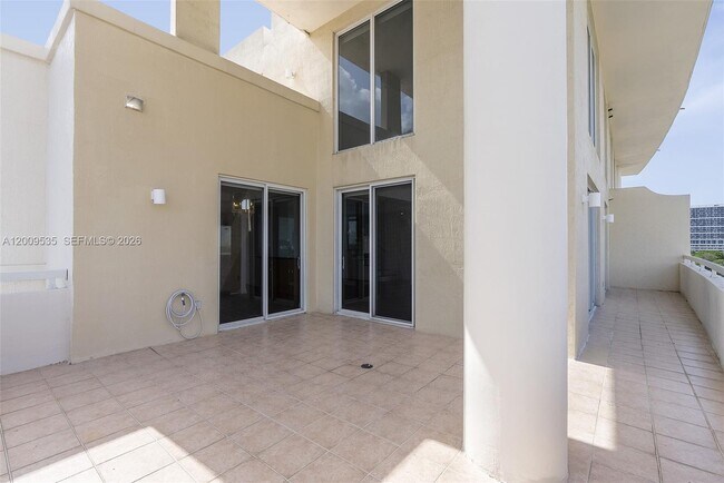 Building Photo - 2400 SW 27th Ave