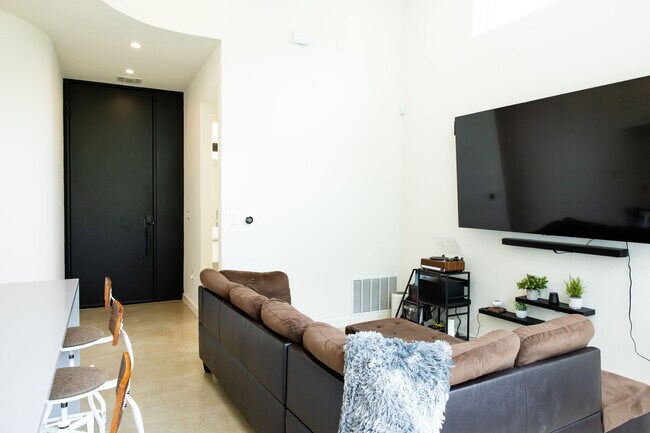 Building Photo - 507 S Park Dr