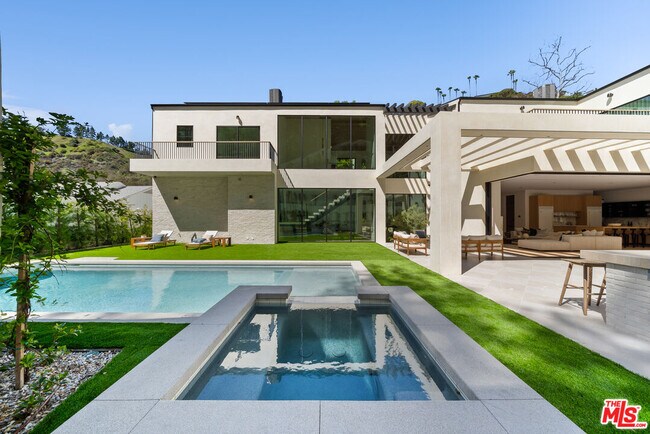 Building Photo - 10950 Verano Rd