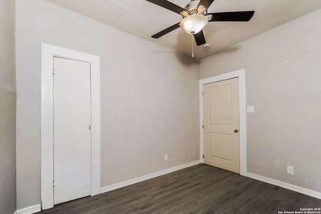 Building Photo - 614 Delgado St