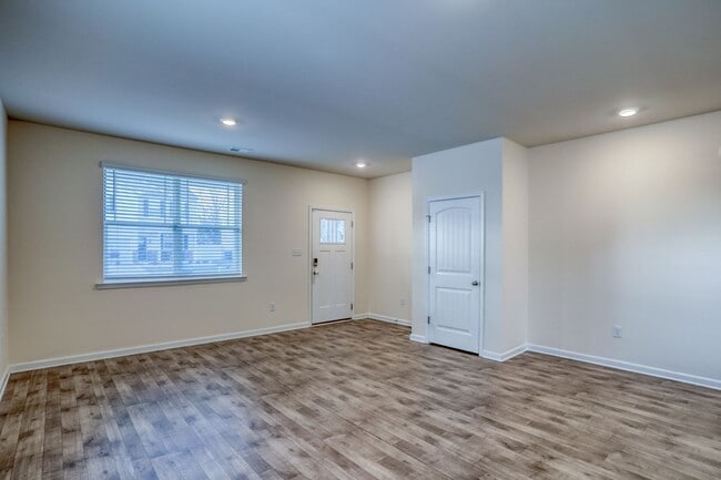 Building Photo - 67 Bostick Ln