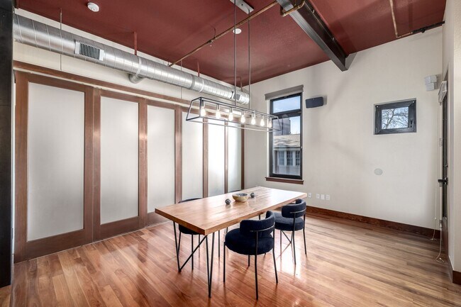 Building Photo - Luxury Furnished Old Town Condo – Modern Elegance in the Heart of Fort Collins