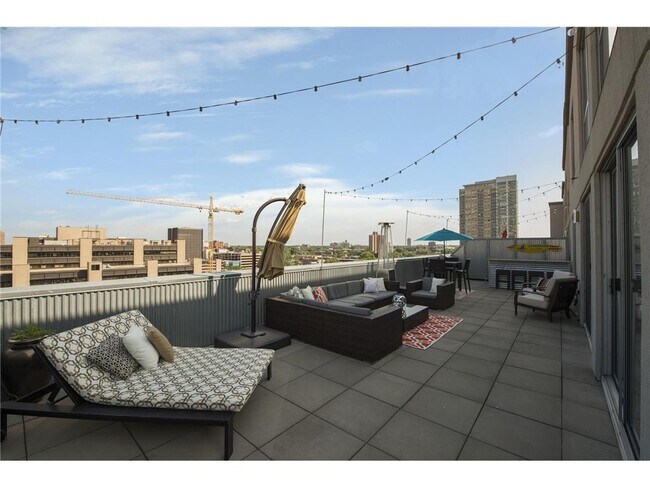 Building Photo - 521 S 7th St