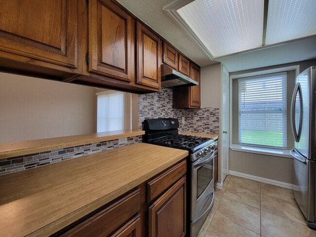 Building Photo - 10010 Sagecanyon Dr