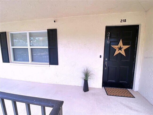 Building Photo - 7041 W Country Club Dr N