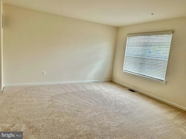 Building Photo - 209 Jenkins Way