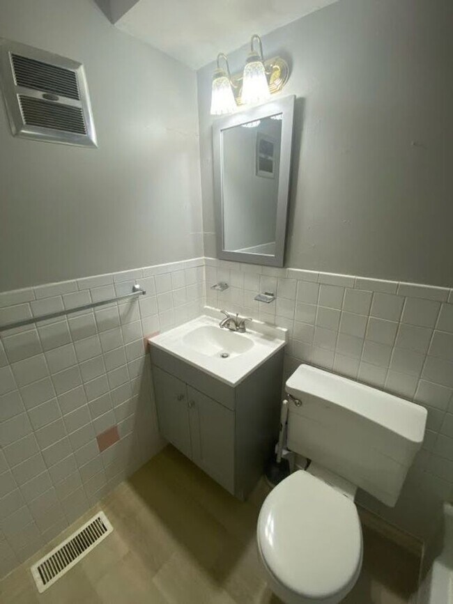 Building Photo - Renovated 1Bed/1Bath in Florissant!