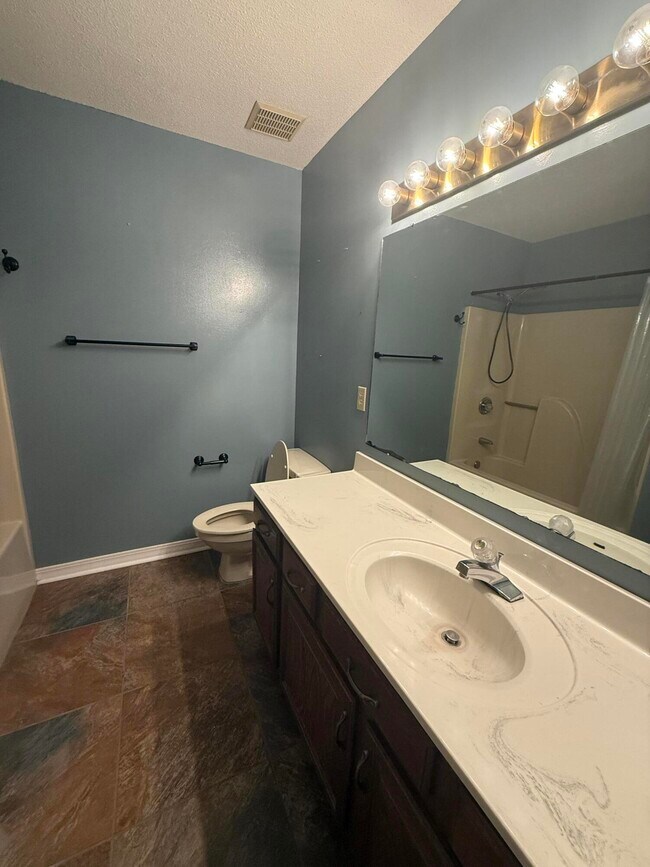 Building Photo - 1305 Ariel Ct