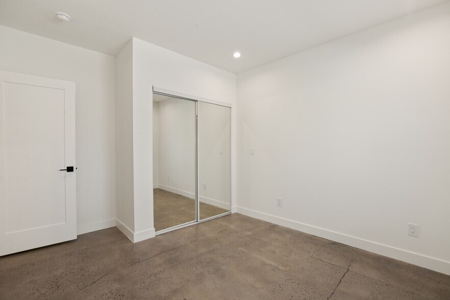 Building Photo - 7314 Fallbrook Ave