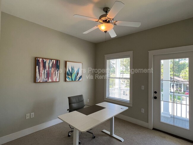 Building Photo - 1417 E Maxwell St