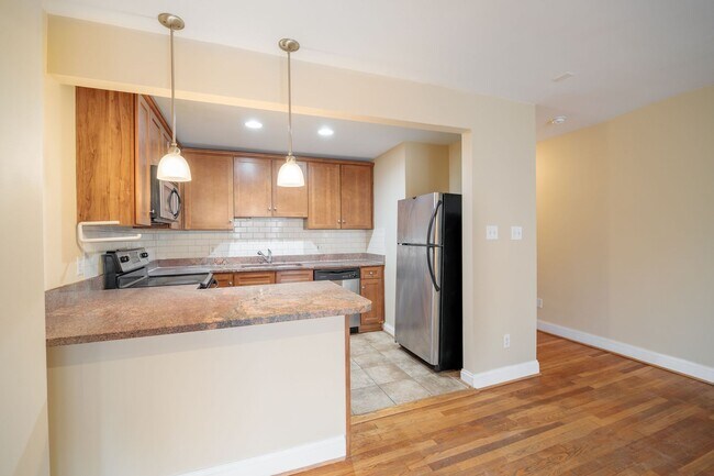 Building Photo - 2100 Grove Ave