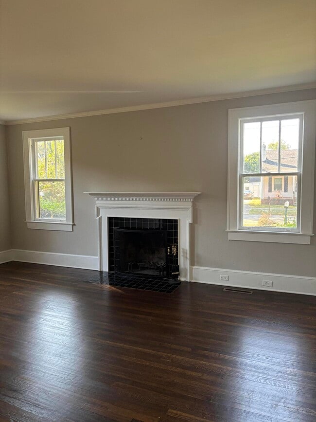 Building Photo - 41 W Charlotte Ave