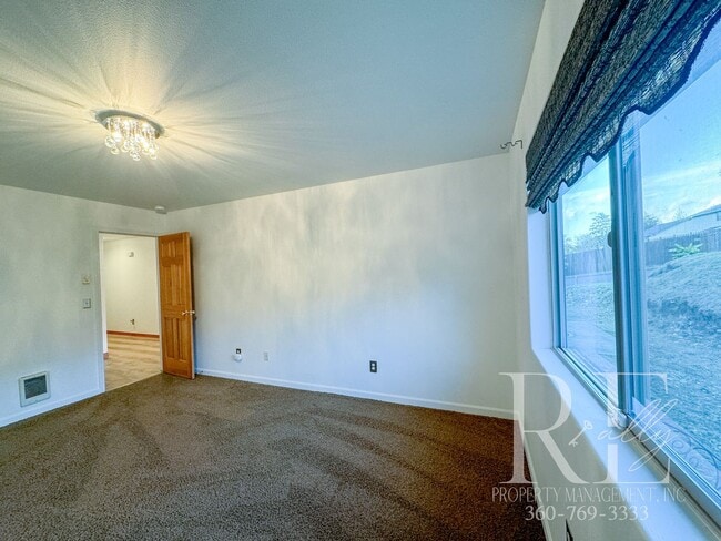 Building Photo - Modern 3-Bed Home with Gardens, Greenhouse...