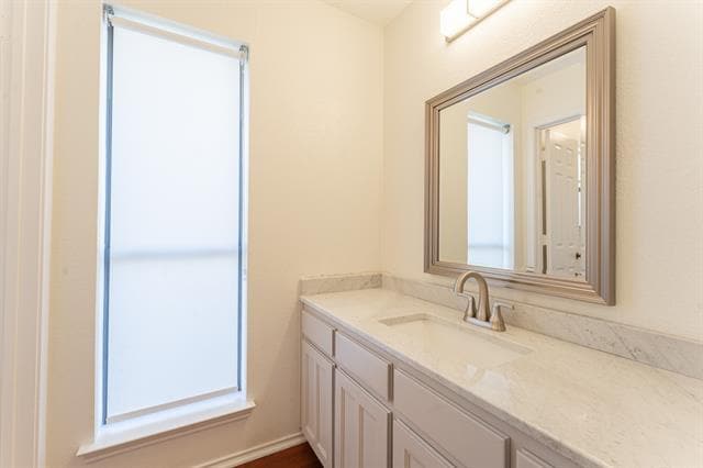 Building Photo - 513 Essex Pl